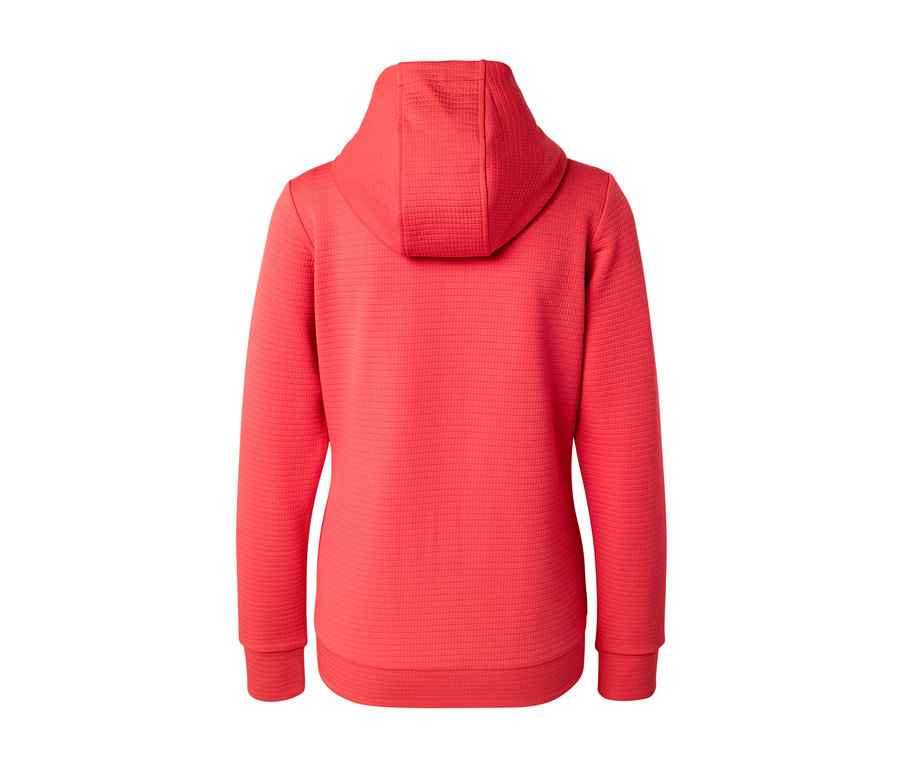 Zadní pohled na červenou mikinu s kapucí.