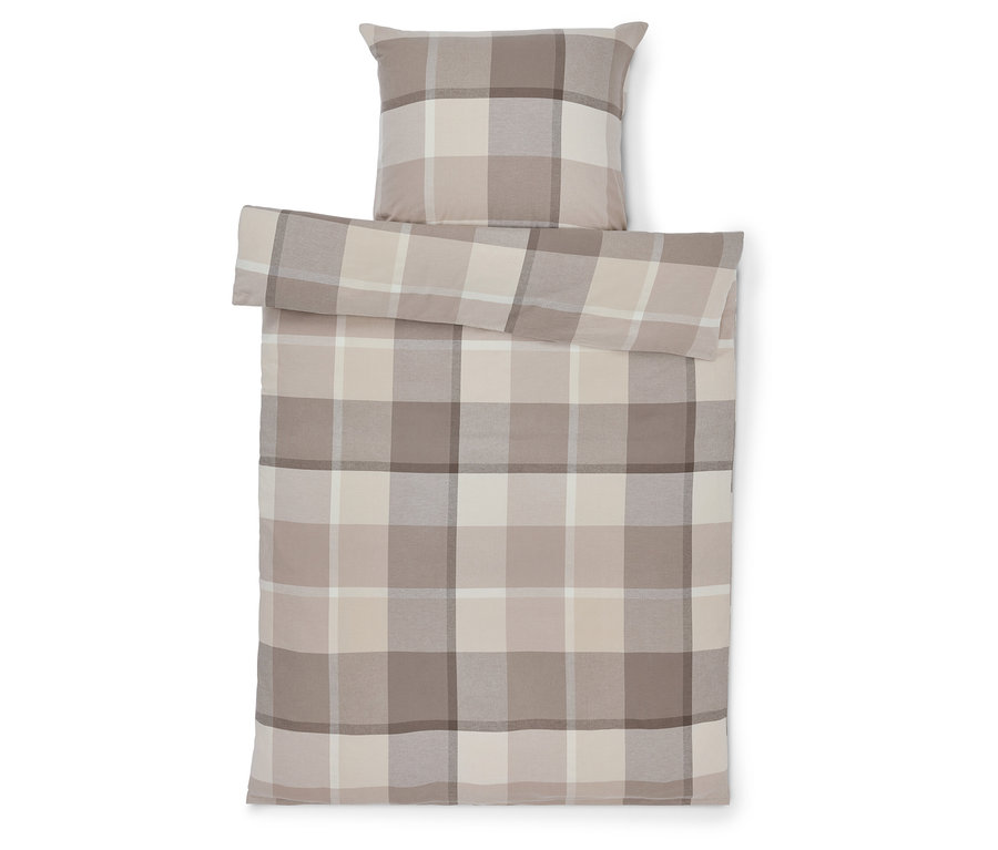 Povlečení a polštář s kostkovaným vzorem v béžové barvě.