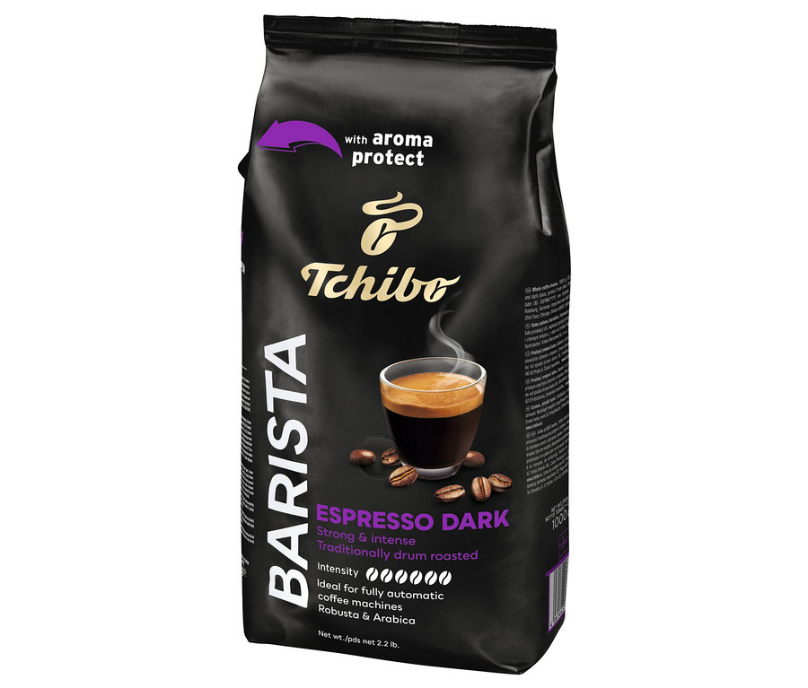 Balení zrnkové kávy BARISTA Espresso Dark od Tchibo. Na obalu je šálek espressa a kávová zrna.