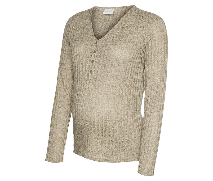 Detailní záběr na béžový těhotenský top s dlouhým rukávem 'MAMALICIOUS MLPAMMIE LIA LS JRS TOP 2F NOOS' s výstřihem do V a knoflíkovou légou.