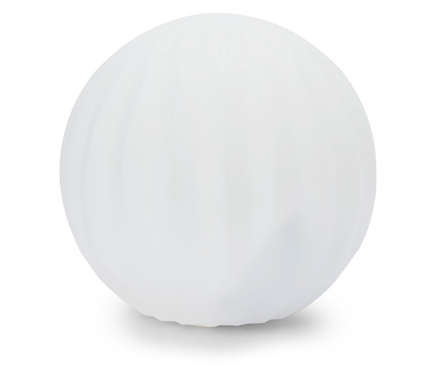 Bílá koule s vertikálními drážkami.