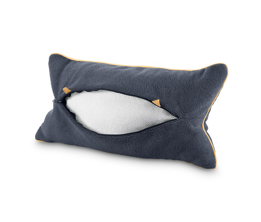 Polštářek do vany s otevřeným zipem.