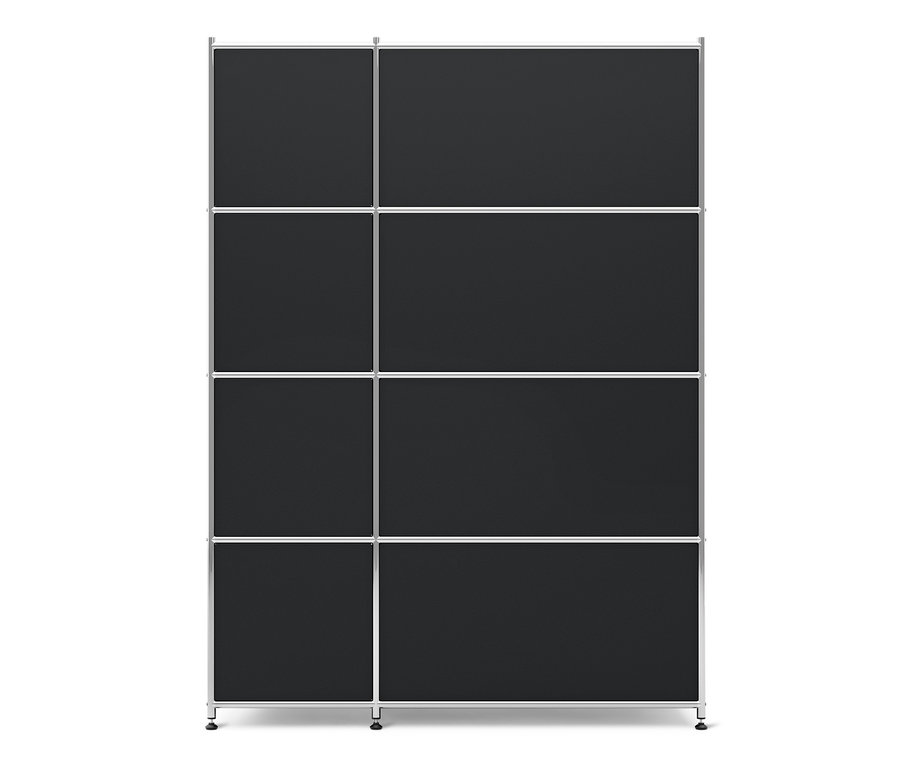 Černý kovový regál CN3 se čtyřmi výklopnými dvířky.