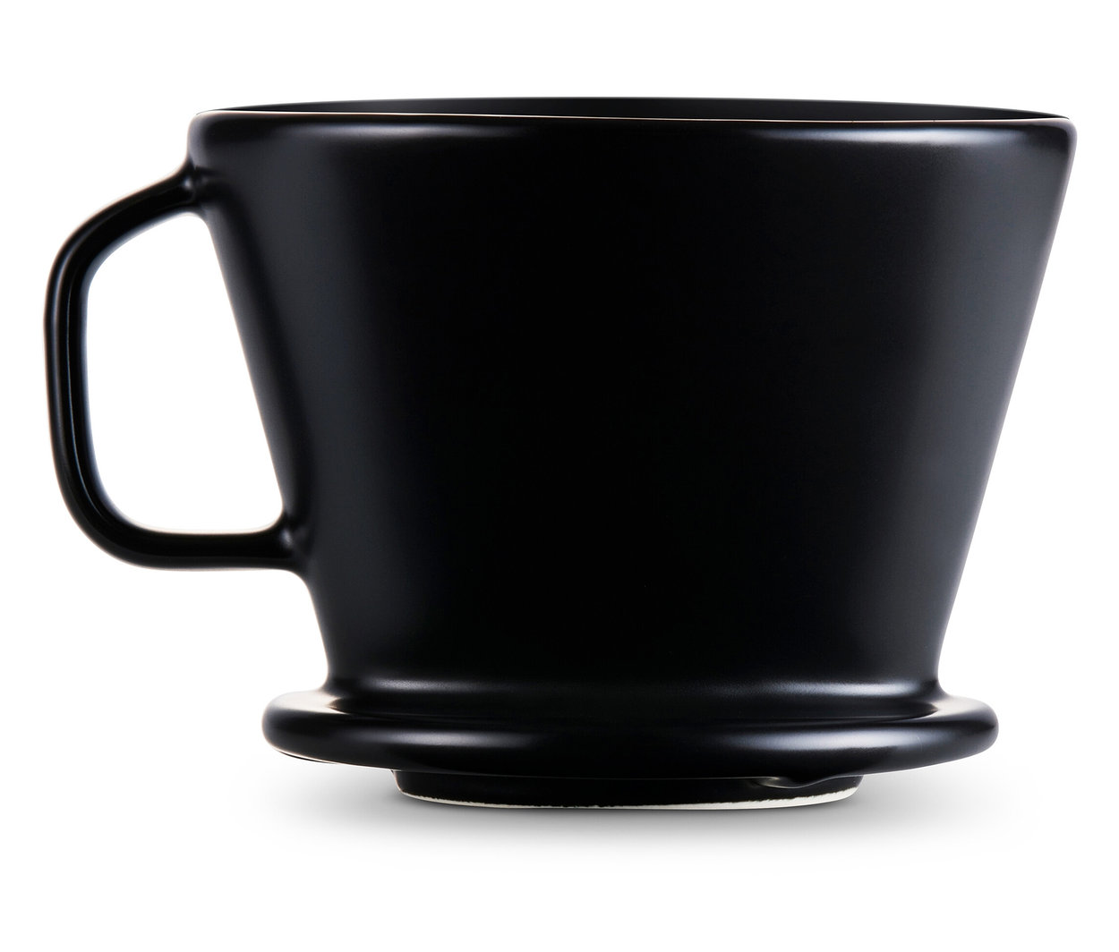 Detailní záběr černého ručního kávového filtru velikosti 2.