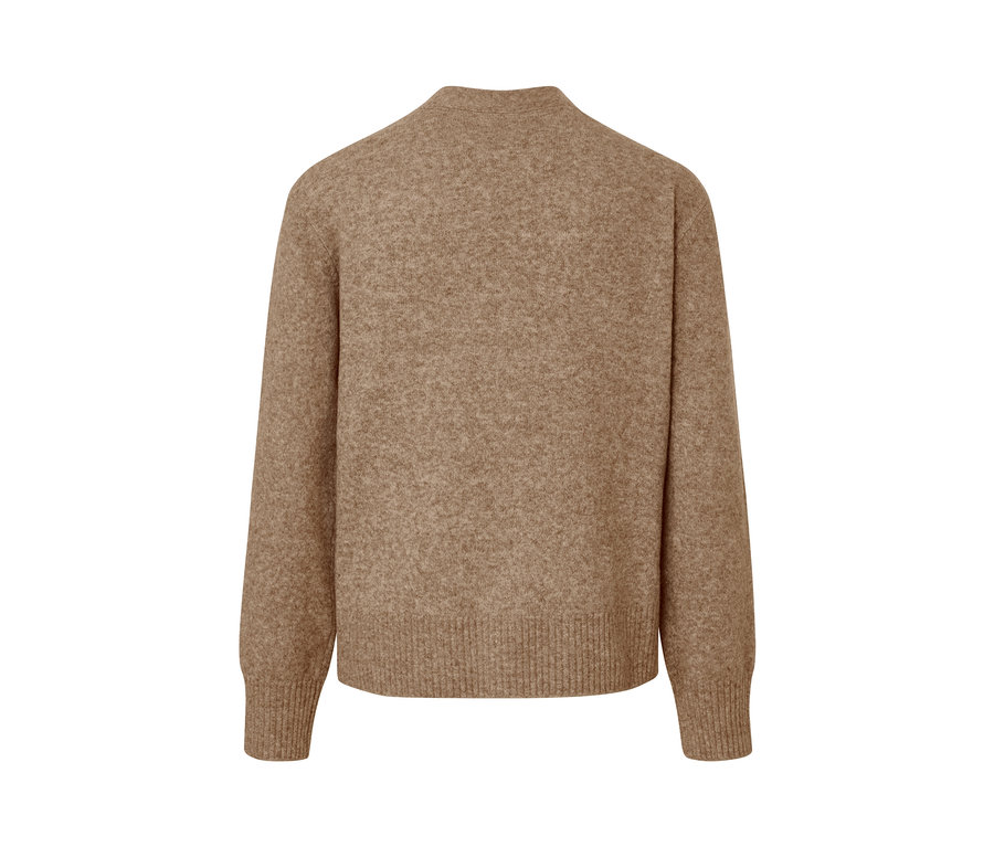 Detail zadní strany pleteného svetru s vlnou.