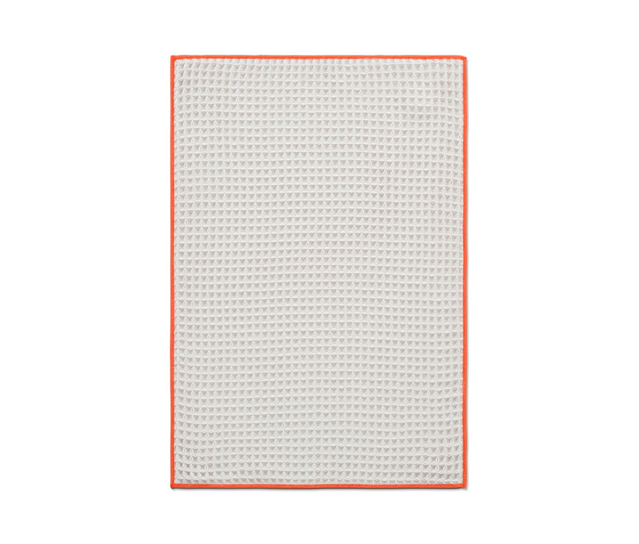 Extra velká sušicí utěrka s oranžovým lemem.