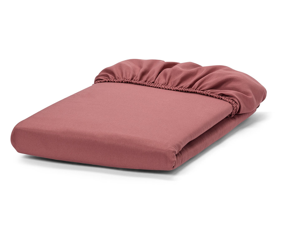 Složená růžová prostěradlo s gumou.