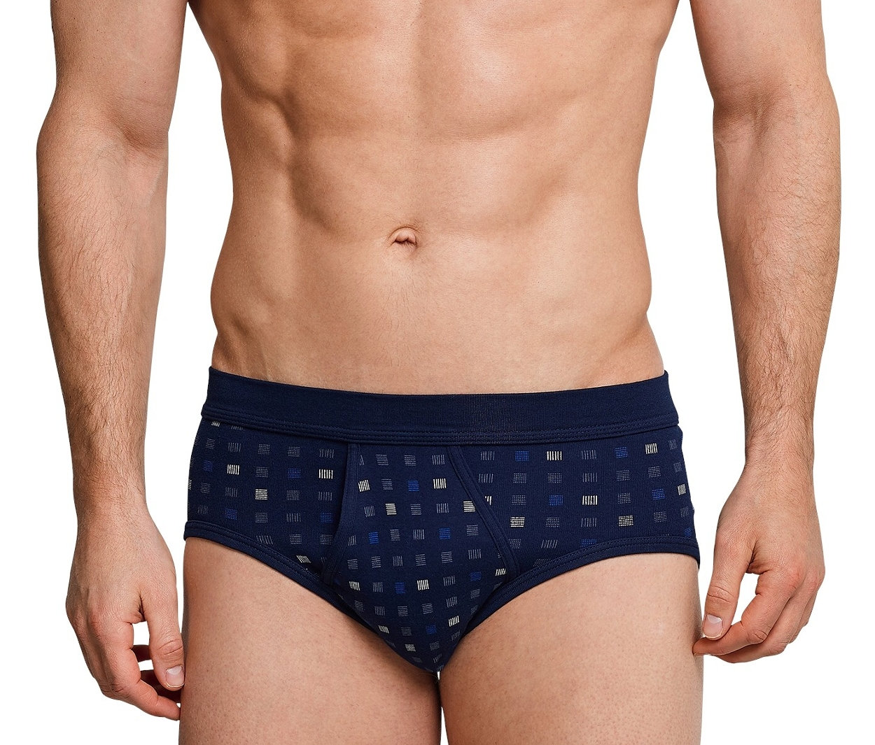 Muž má na sobě modré slipy SCHIESSER s jemným žebrováním.