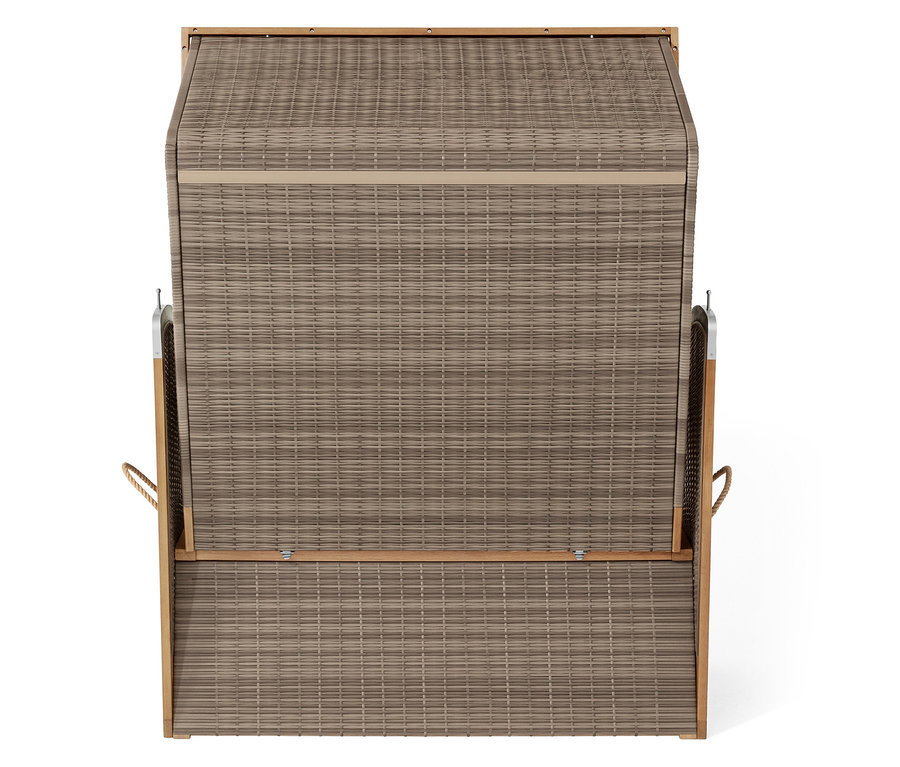 Proutěné plážové křeslo s dřevěným rámem, pohled shora.