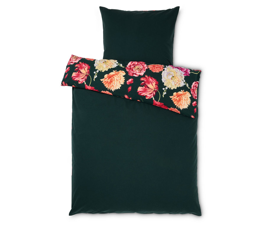 Tmavě zelené povlečení s květinovým vzorem.