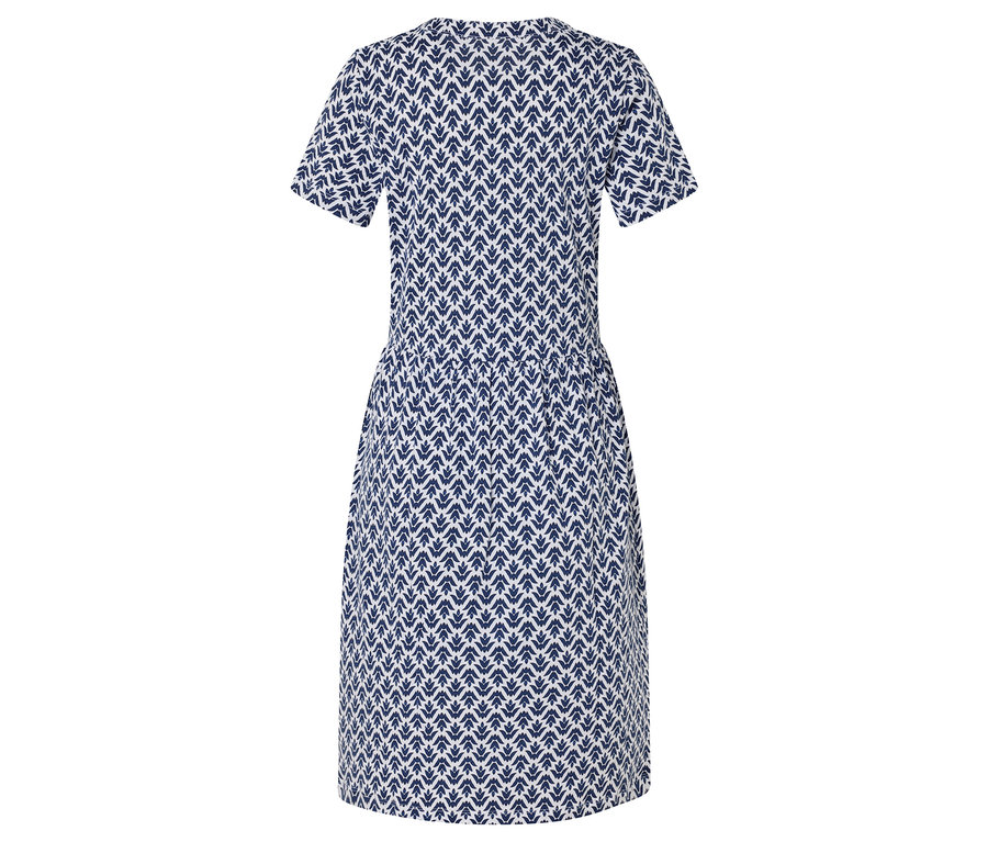 Pohled zezadu na šaty s krátkým rukávem s modrobílým vzorem.