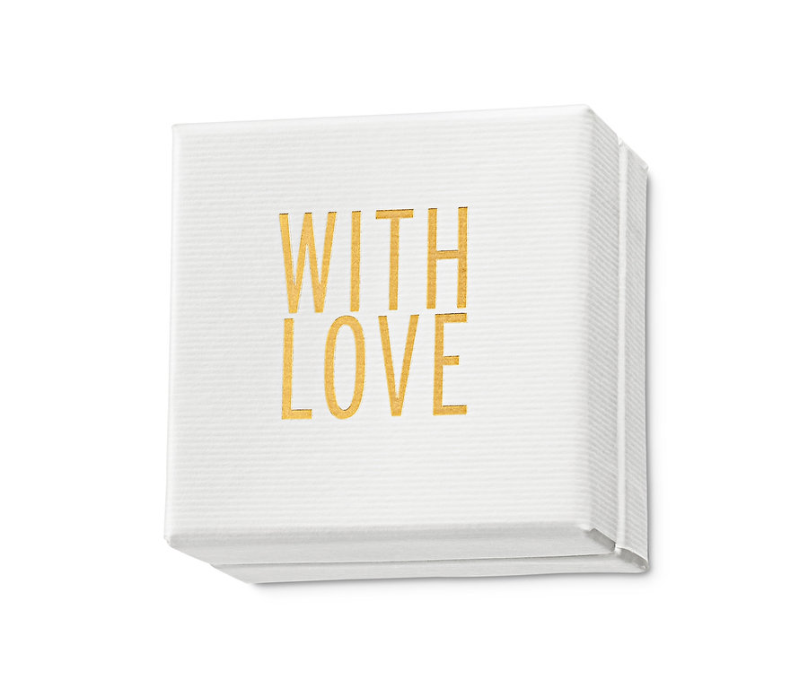 Stoh bílých ubrousků s nápisem WITH LOVE zlatým písmem.