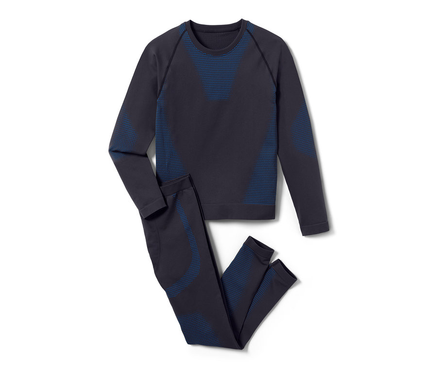 Funkční bezešvé spodní prádlo tvoří soupravu na bílém pozadí.