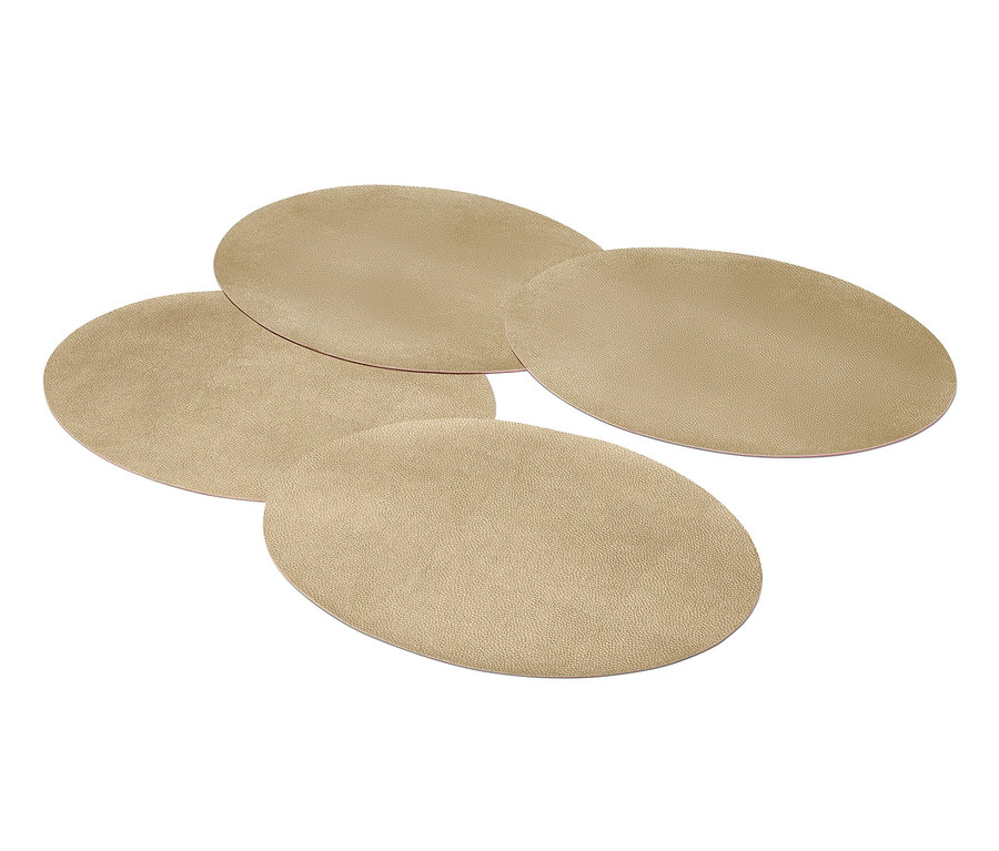 Čtyři oboustranná prostírání.