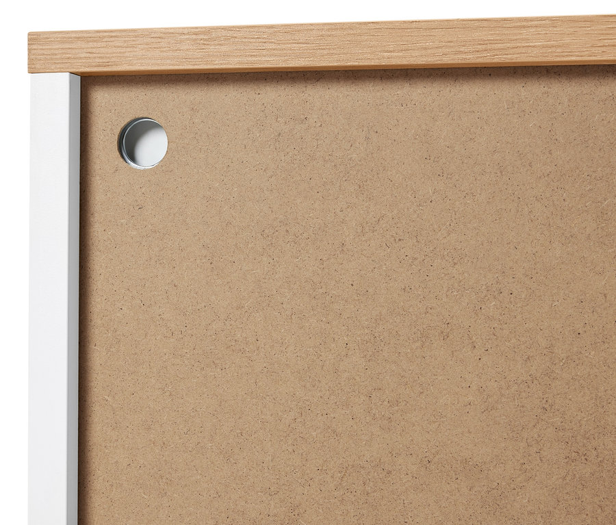 Detail výklopného botníku se 2 přihrádkami, s bílým rámem a dřevěnou horní deskou.