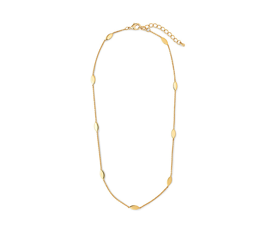 Zlatý náhrdelník s navetami na bílém pozadí.