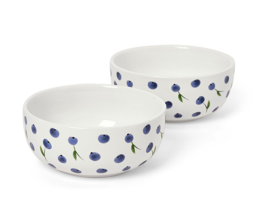 Dvě bílé misky s potiskem borůvek.