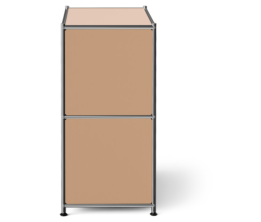 Dvoupatrová skříňka s béžovými panely a chromovaným rámem.