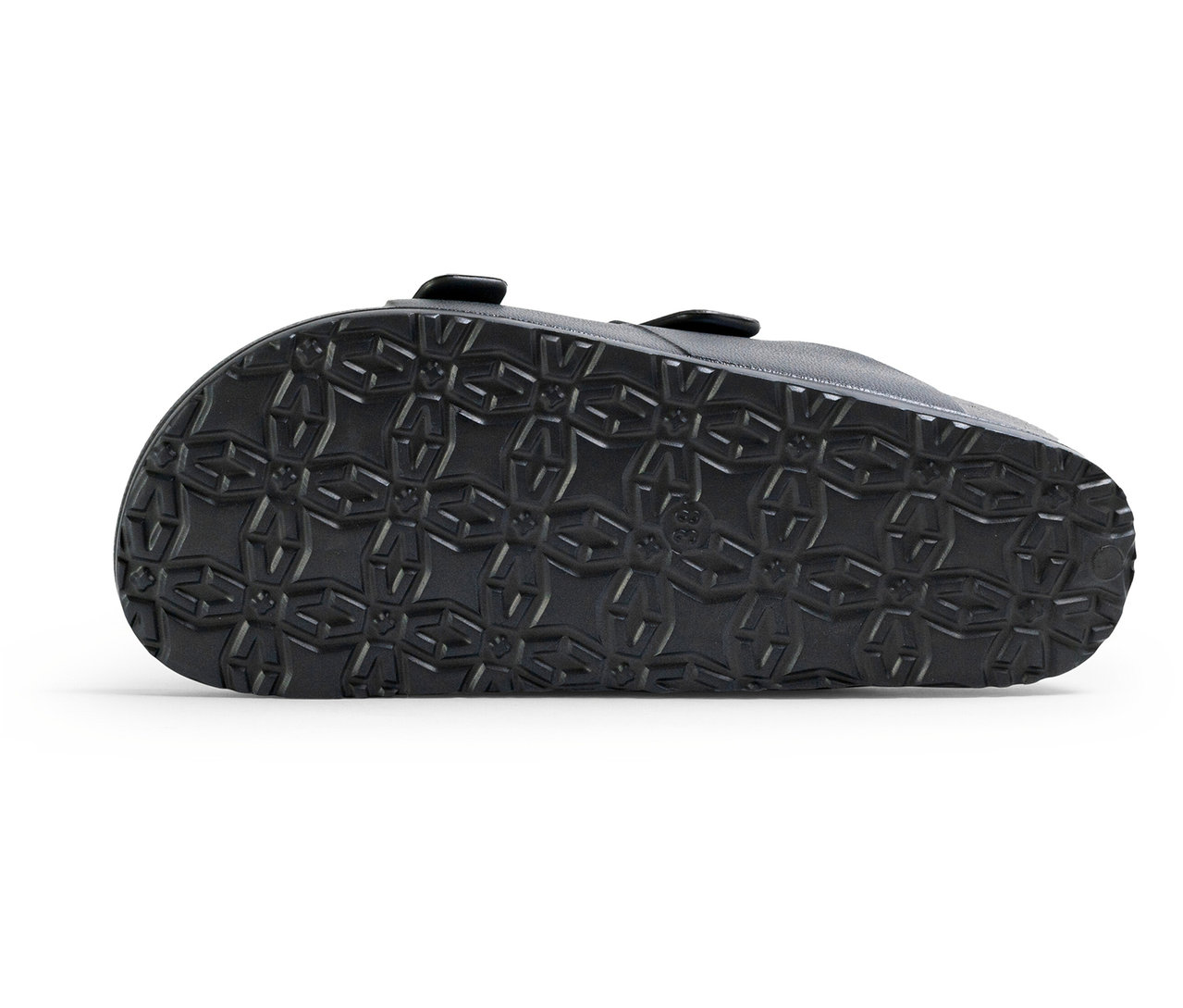 Podrážka dámských pantoflí FILA Matero v černé barvě se vzorem křížů a čtverců.