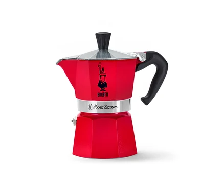 Červená Bialetti Moka Express, 130 ml, na bílém pozadí.