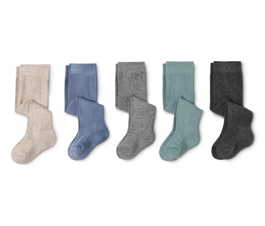 Pětice punčocháčů různých barev.