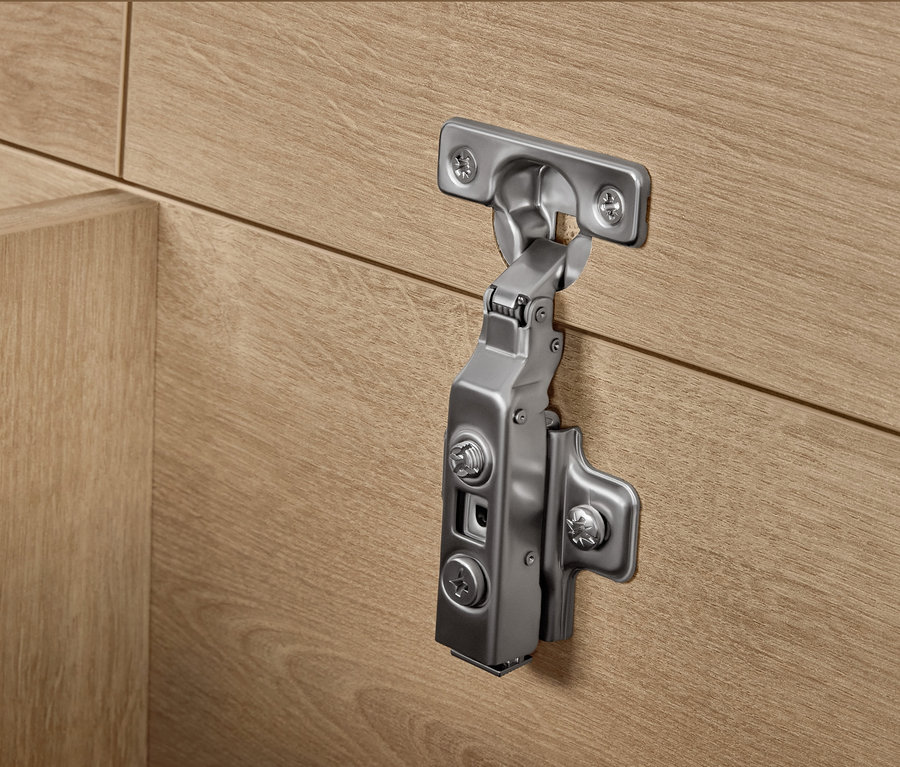 Detail pantu na posteli s úložným prostorem.