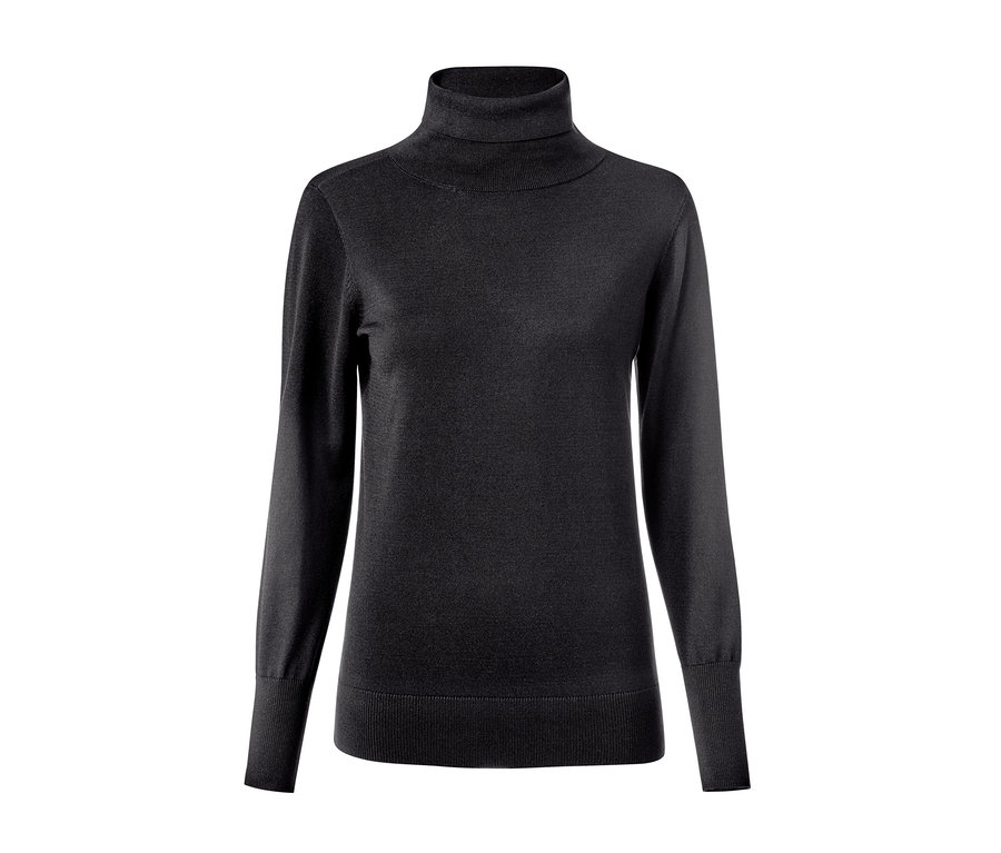 Černý rolák na bílém pozadí.