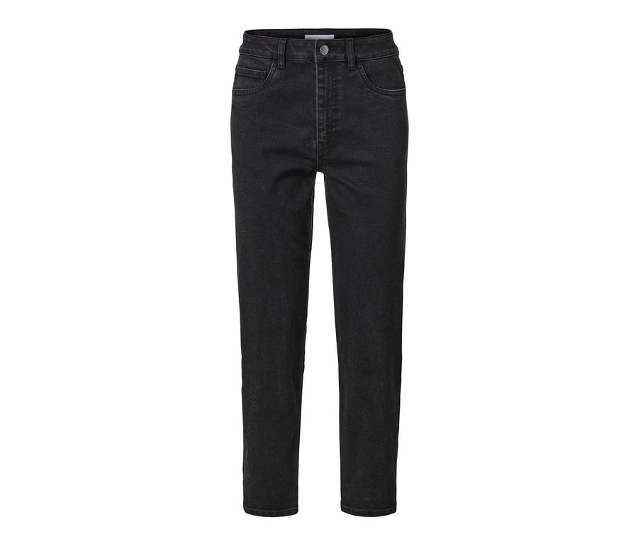 Černé džíny s vysokým pasem »Fit Nyla« na bílém pozadí.