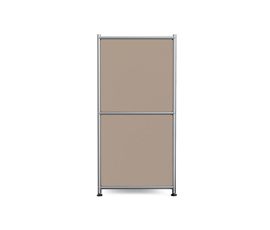 Hnědošedá kovová odkládací skříňka »CN3« se 2 výklopnými dvířky.