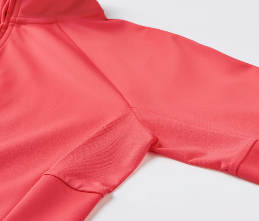 Detail růžové funkční cyklistické bundy.