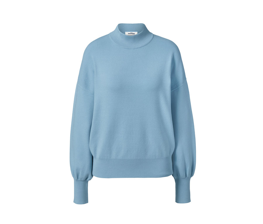 Svetr s balónovými rukávy světle modré barvy.