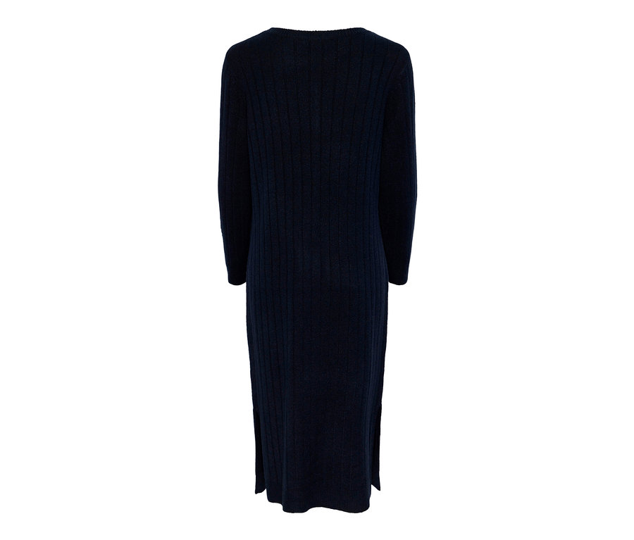 Tmavě modré žebrované pletené šaty zezadu.