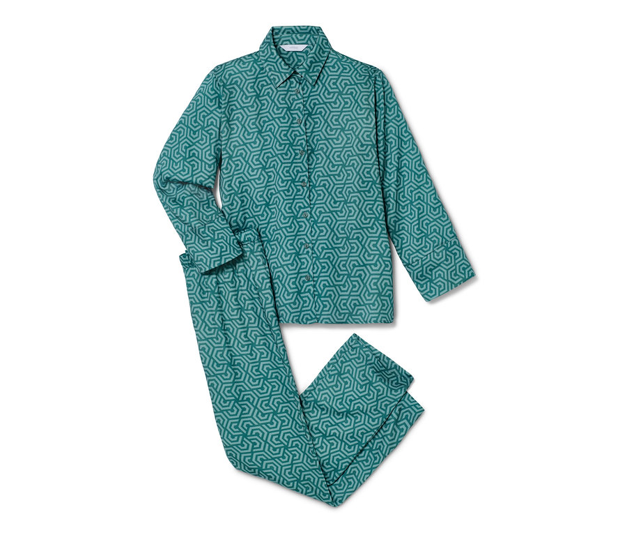 Zelené pyžamo s geometrickým vzorem.