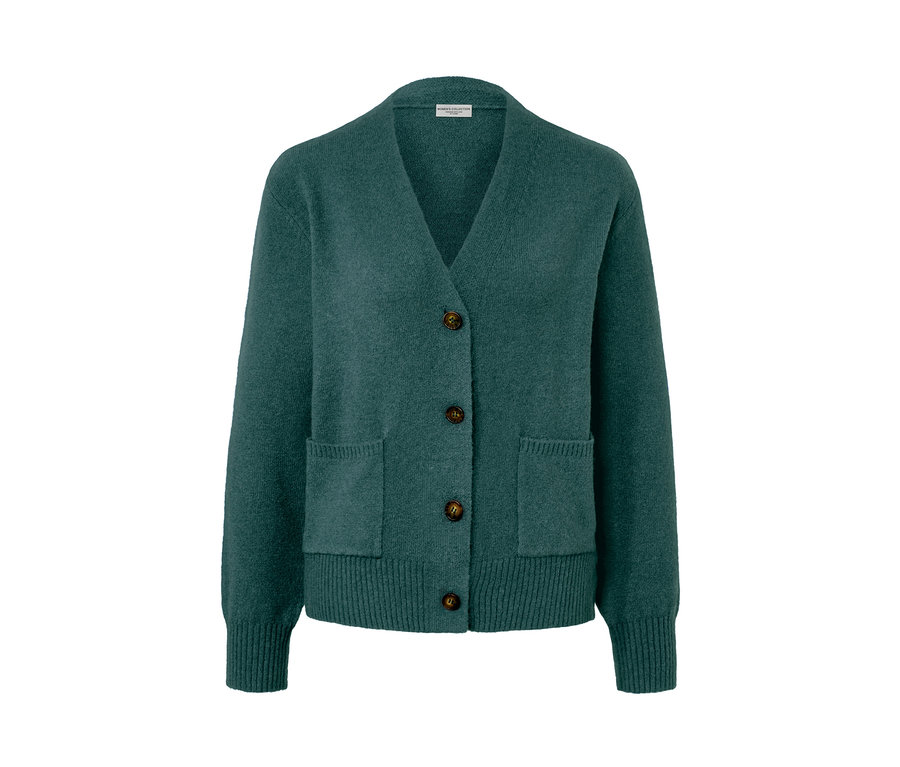 Tmavě zelený pletený svetr s vlnou s knoflíky a kapsami.