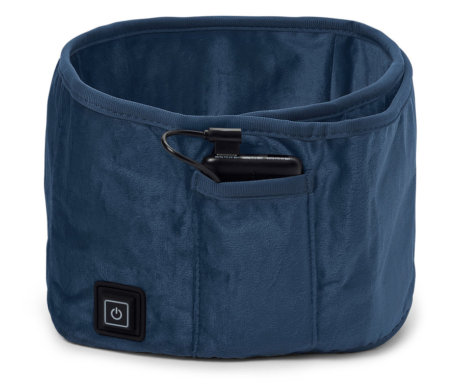 Modrý vyhřívací obojek s napájecím zdrojem v kapse.