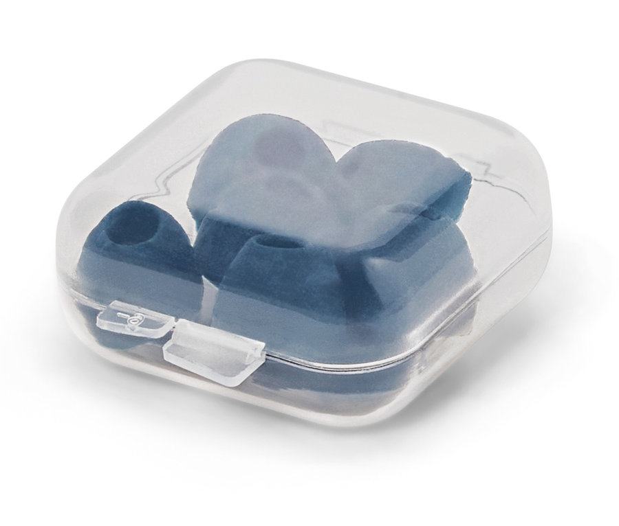 Modré špunty do uší v průhledném plastovém pouzdře.
