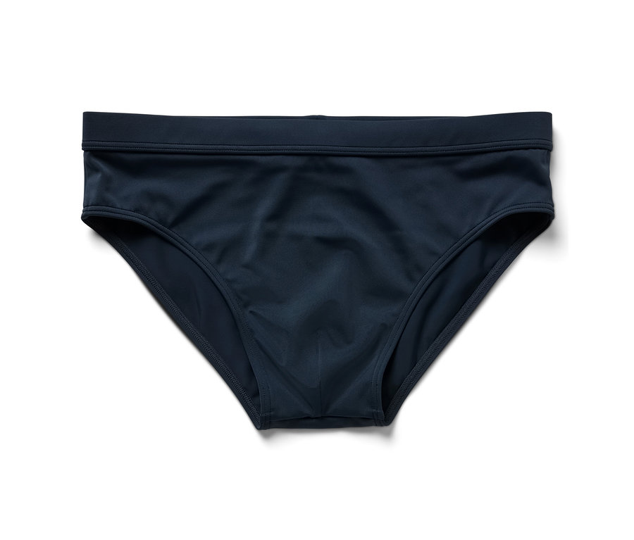 Tmavě modré plavky na bílém pozadí.