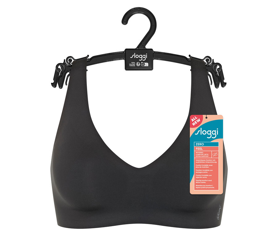 Černá podprsenka sloggi ZERO Feel 2.0 Soft Bra visí na černém ramínku.
