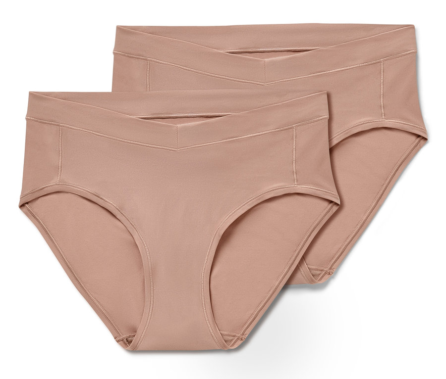 Dvoje béžové bokové kalhotky, jednotná velikost, leží na sobě.