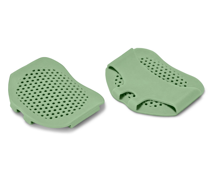 Dvě zelené silikonové podložky s perforovaným povrchem.