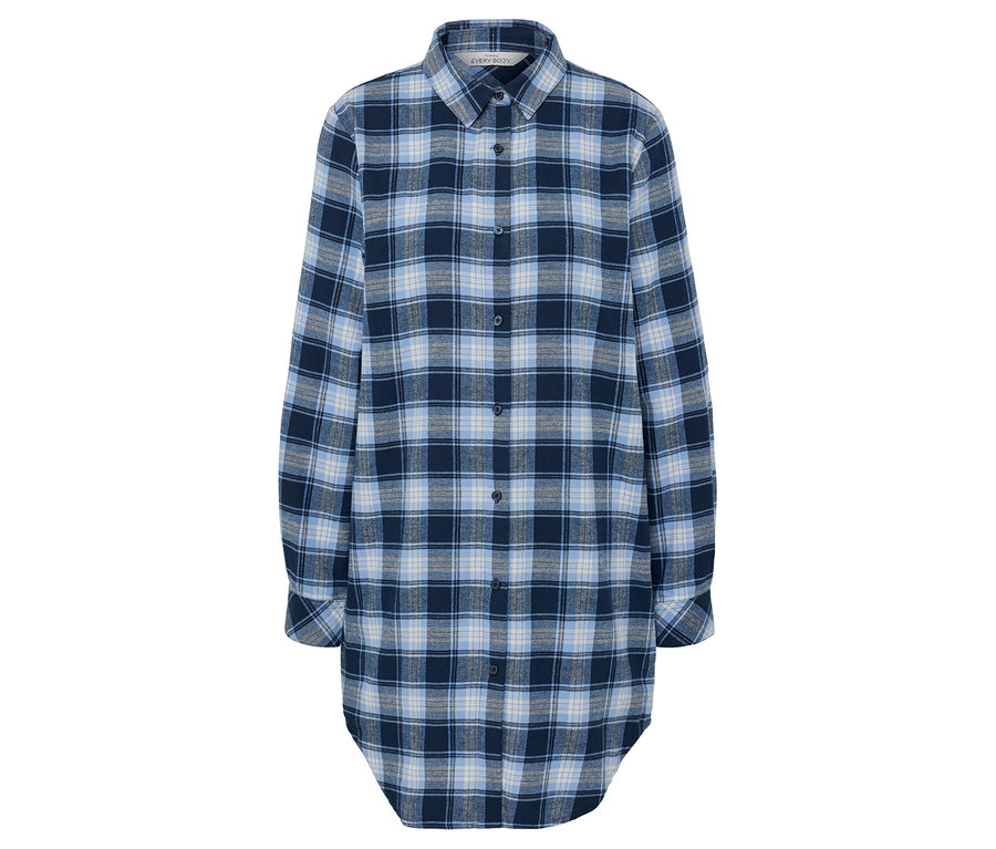 Dlouhá košile s kostkovaným vzorem v modré, šedé a bílé barvě.