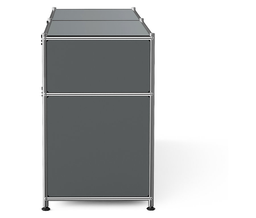 Šedá skříňka se dvěma zásuvkami a chromovaným rámem.