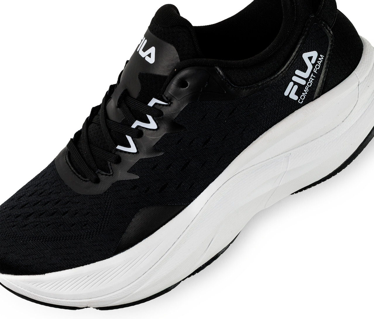 Černo-bílé pánské tenisky FILA Retron s bílou podrážkou a bílým logem Fila na boku.