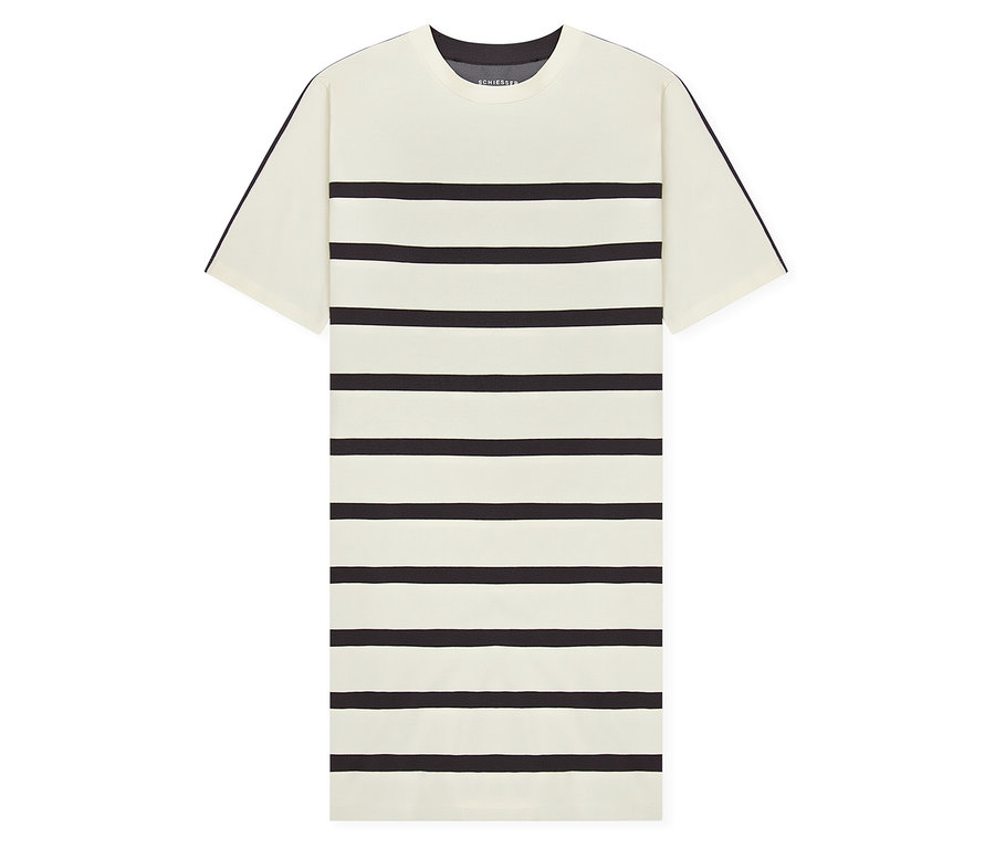 Krémová, krátká noční košile SCHIESSER s vodorovnými černými pruhy a tmavým kulatým výstřihem.