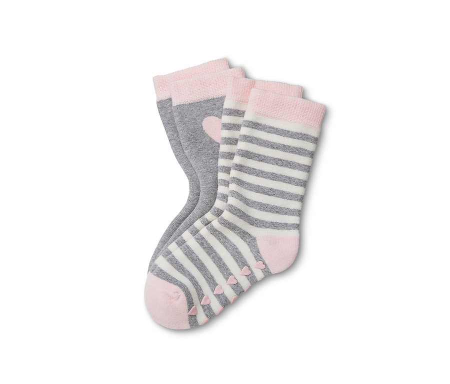 Dva páry termoponožek: jedny šedé s růžovým lemem a srdíčkem, druhé pruhované šedobílé s růžovým lemem.