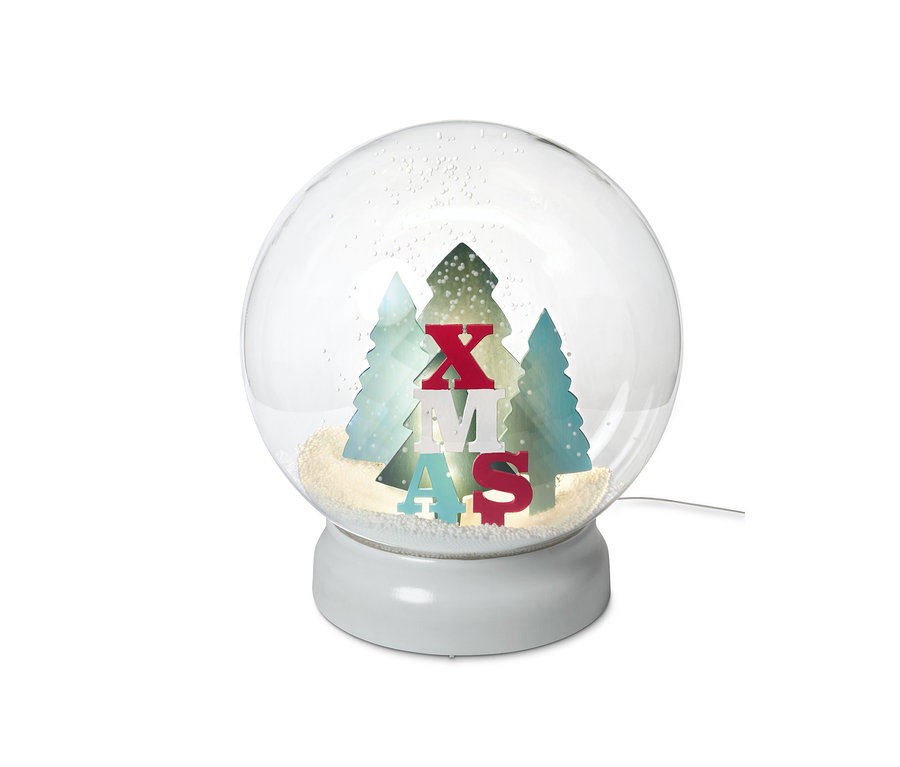 LED venkovní sněžítko s nápisem XMAS a stromy uvnitř.