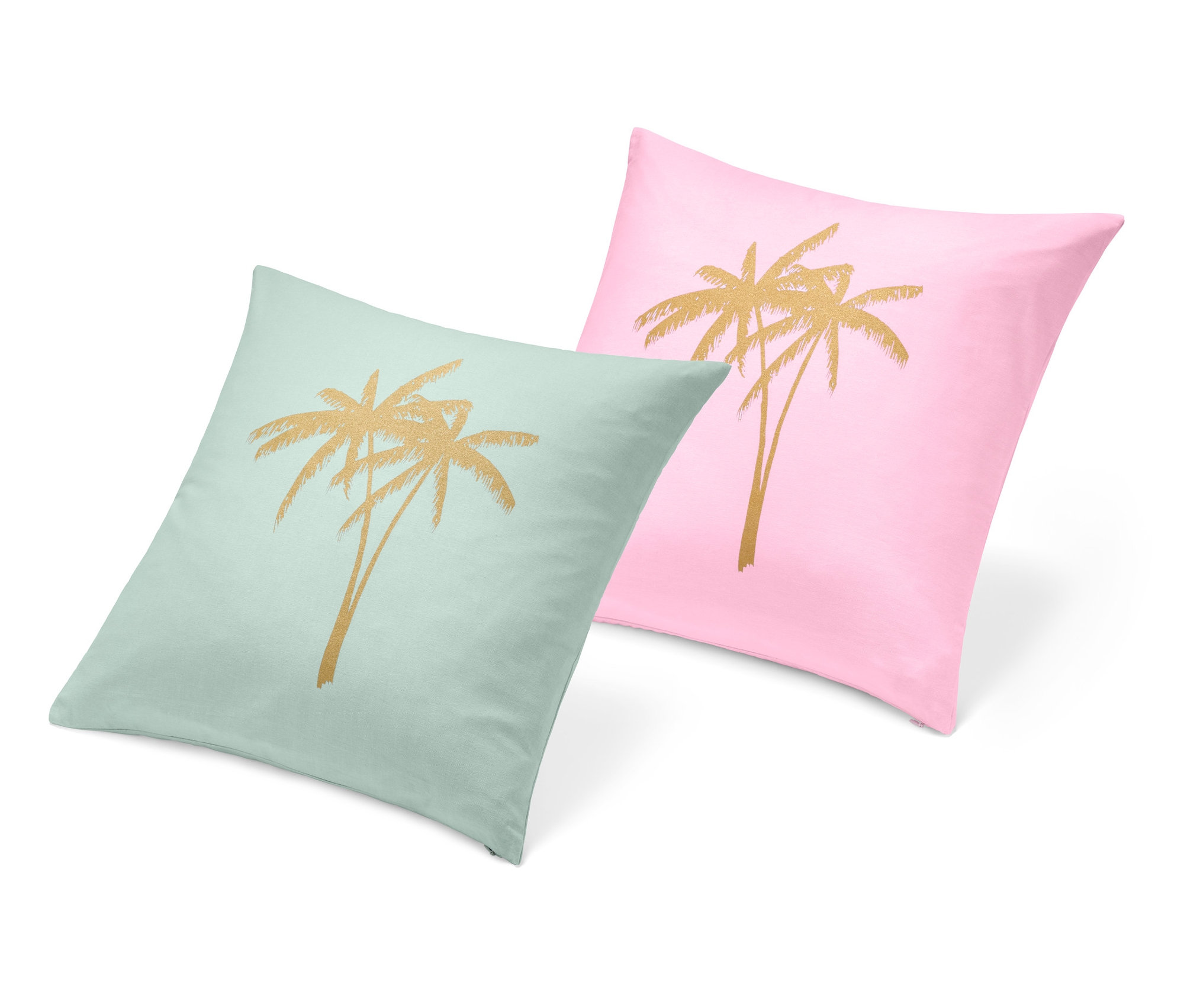 Dva povlaky na polštáře s motivem zlatých palem, jeden mátový a jeden růžový.