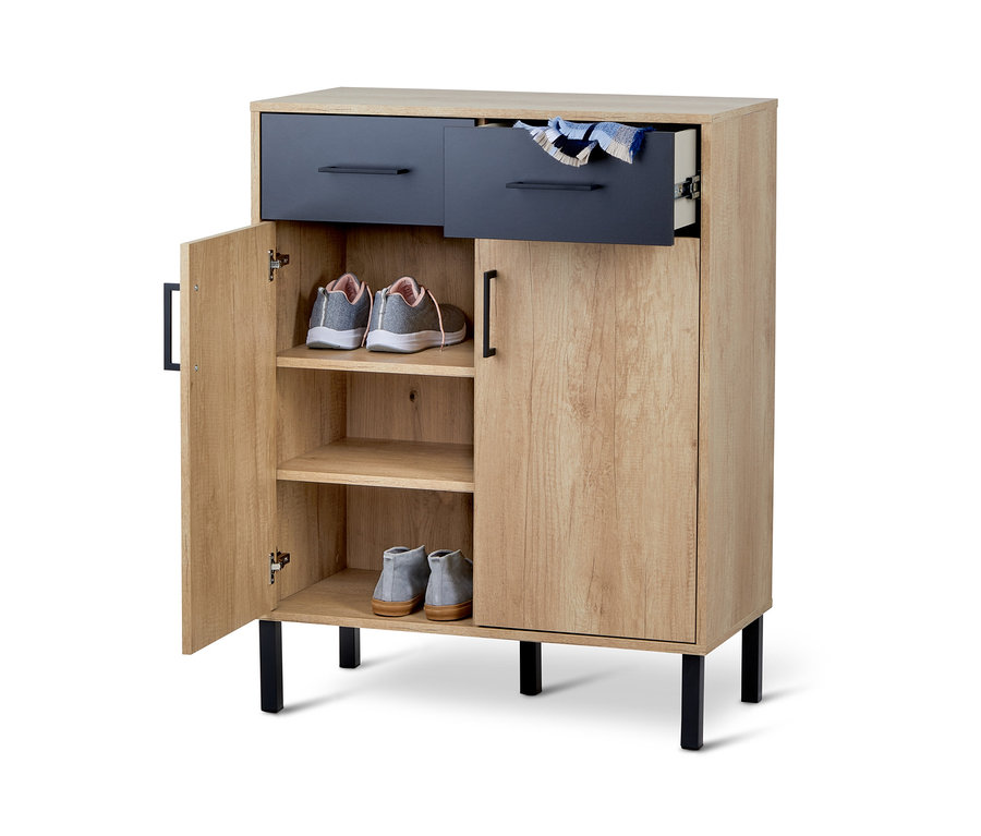 Skříňka na boty v industriálním stylu s otevřenou zásuvkou a dvířky.