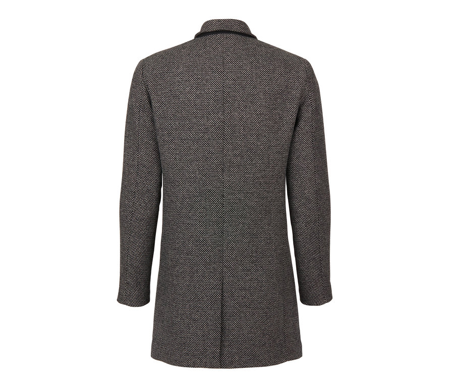 Zadní pohled na krátký kabát.