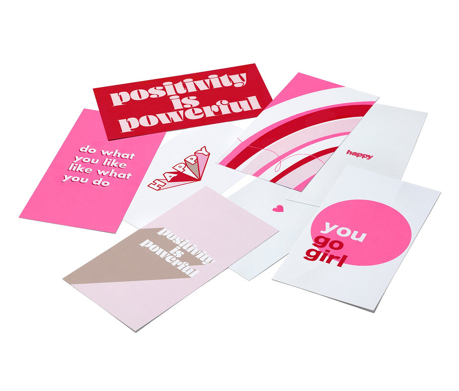Sada pohlednic/mini obrázků s různými pozitivními nápisy a designy v odstínech růžové.